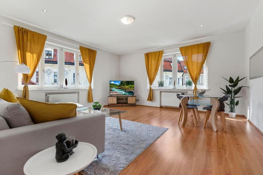 Exclusive Apartment In Centre Μπρατισλάβα Εξωτερικό φωτογραφία